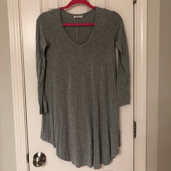 LOLLIPOP STAR • Gray V-Neck Long Sleeve T-Shirt Dress - Picture 2 of 4